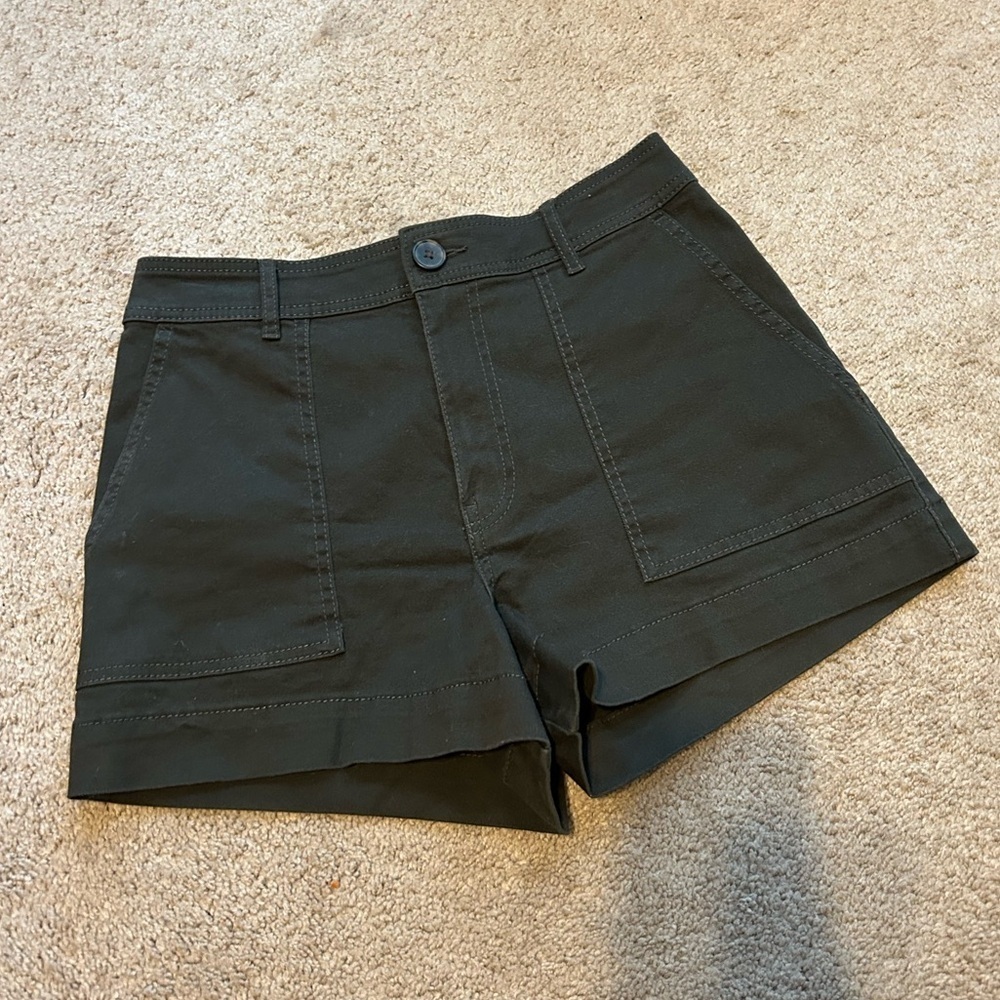 H&M dark green shorts size 6 - Picture 2 of 5